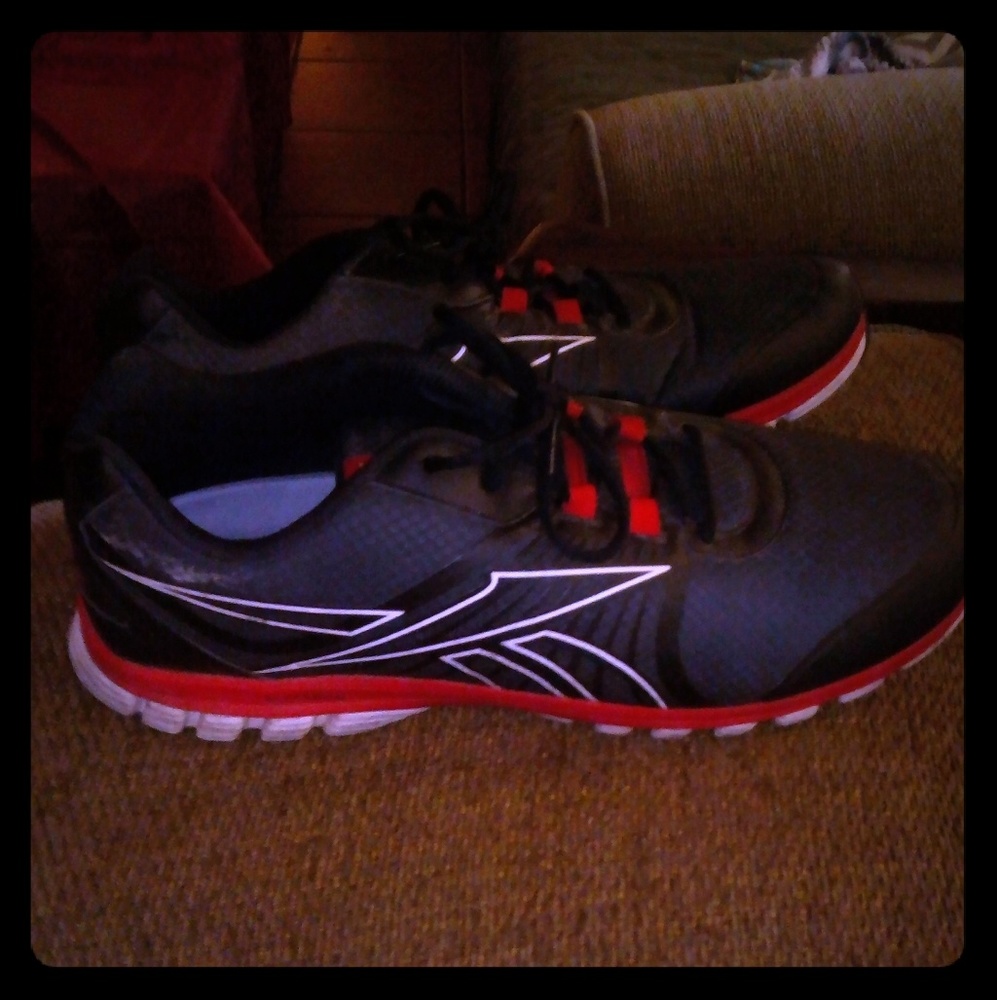 Reebok size 15 mens running shoes